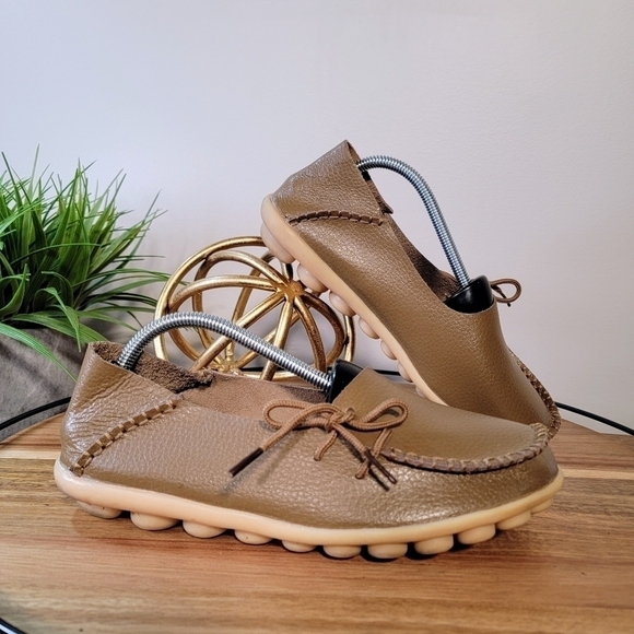 Socofy Soft Tan Leather Moccasins Rubber Bottoms Lace up Handmade Size 40 - Picture 2 of 14